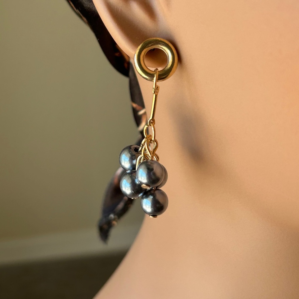 Versatile Gold and Gray Cluster Dangle Earrings - Picture 3 of 3